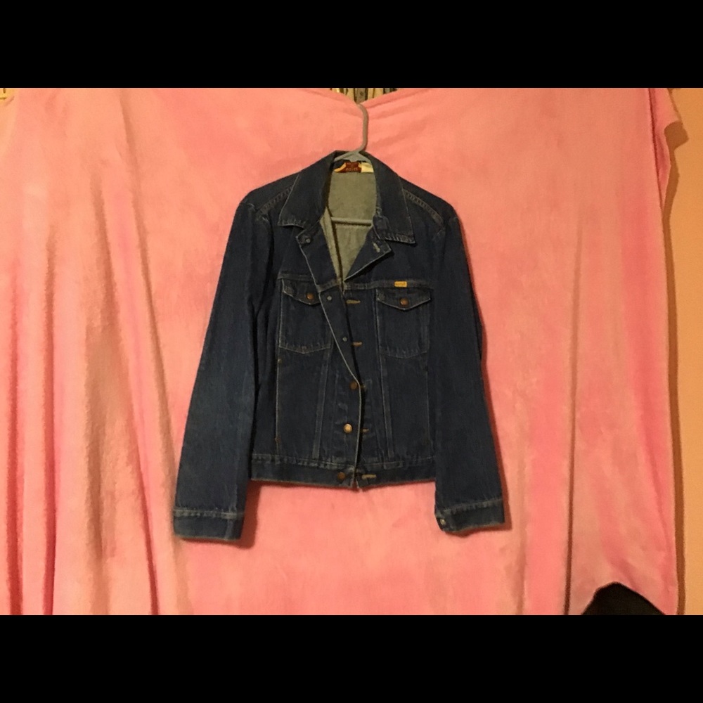Lightweight denim jacket. Really good.